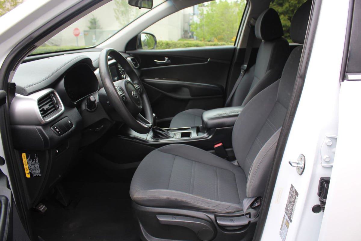 Used 2018 Kia Sorento FWD image 11