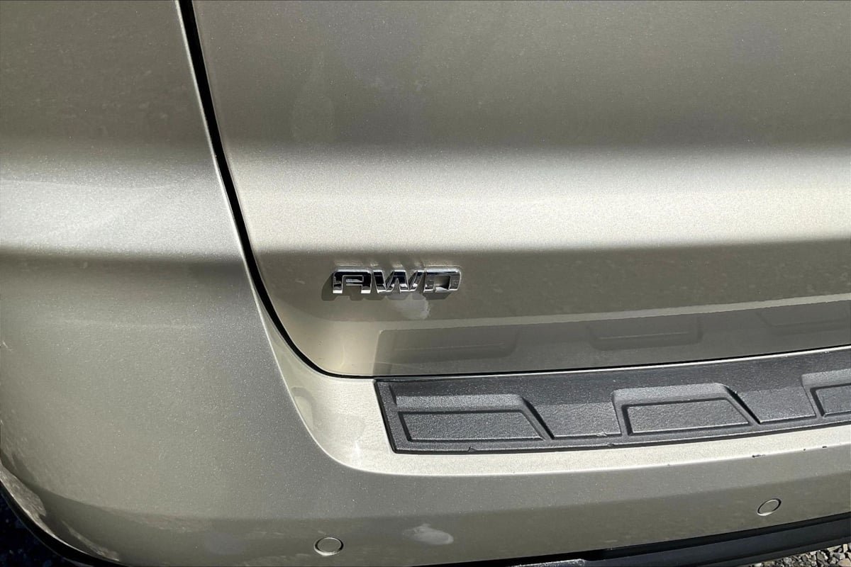 Used 2013 Chevrolet Traverse LT w/ All-Star Edition AWD/4WD image 23