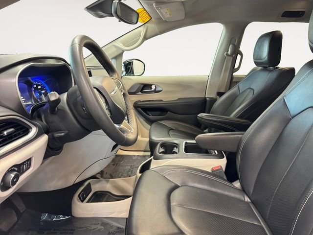 Used 2024 Chrysler Pacifica Touring-L FWD image 8
