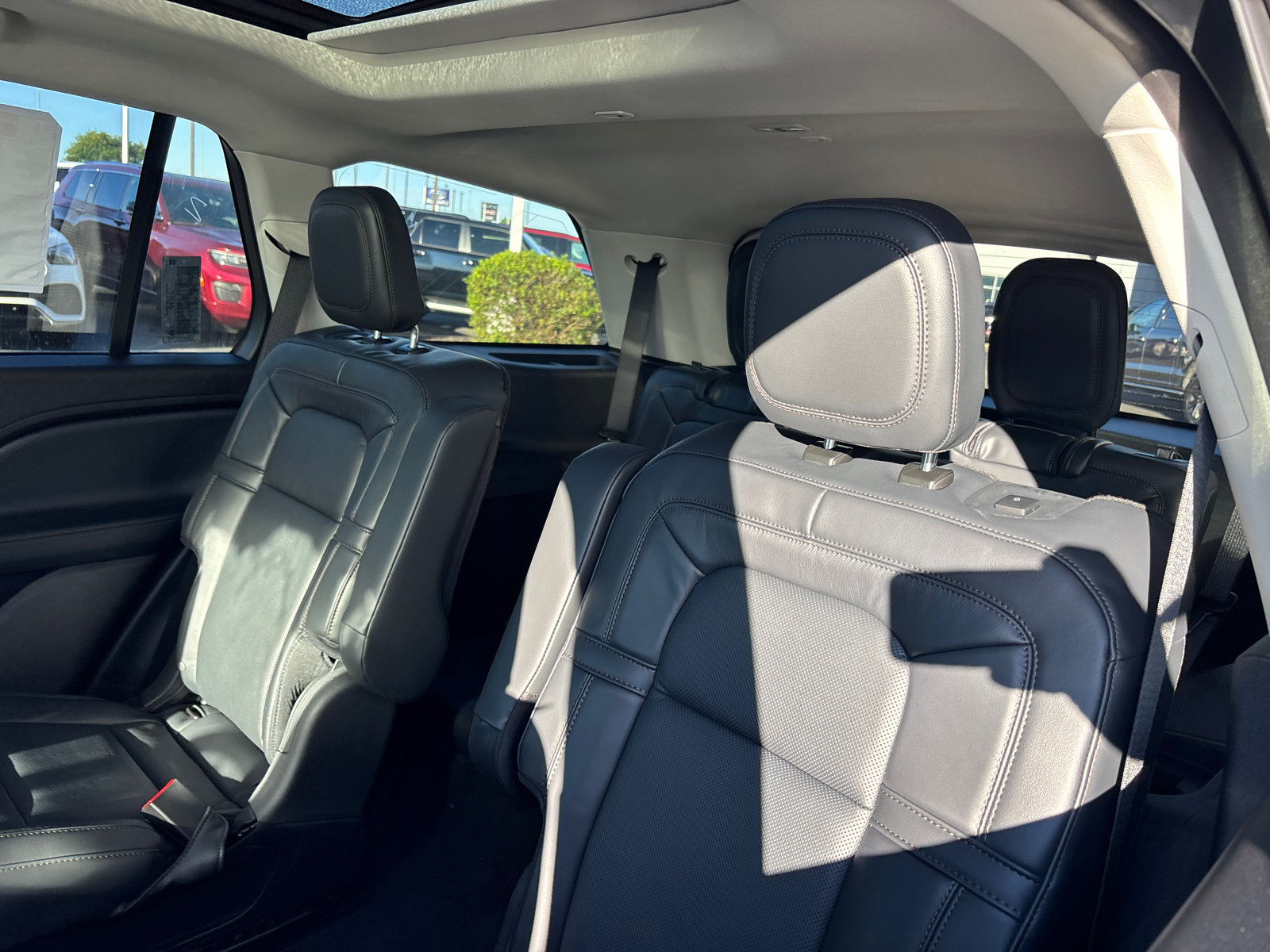 New 2027 Lincoln Aviator Reserve w/ Jet Appearance Package AWD/4WD image 25