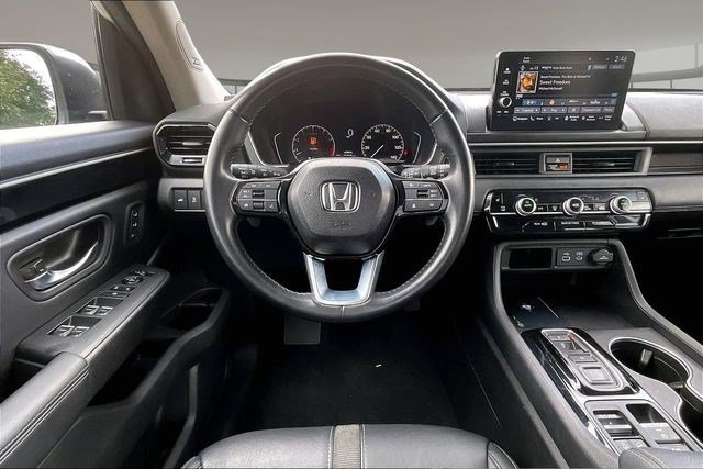 Certified 2025 Honda Pilot Touring image 8