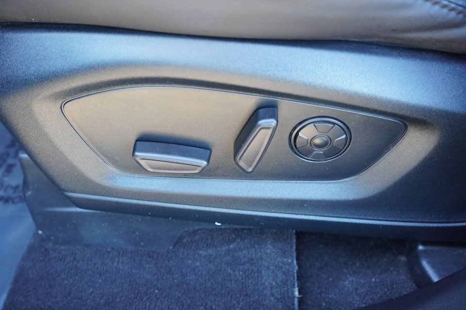 Certified 2022 Ford Explorer Platinum w/ Equipment Group 601A image 27