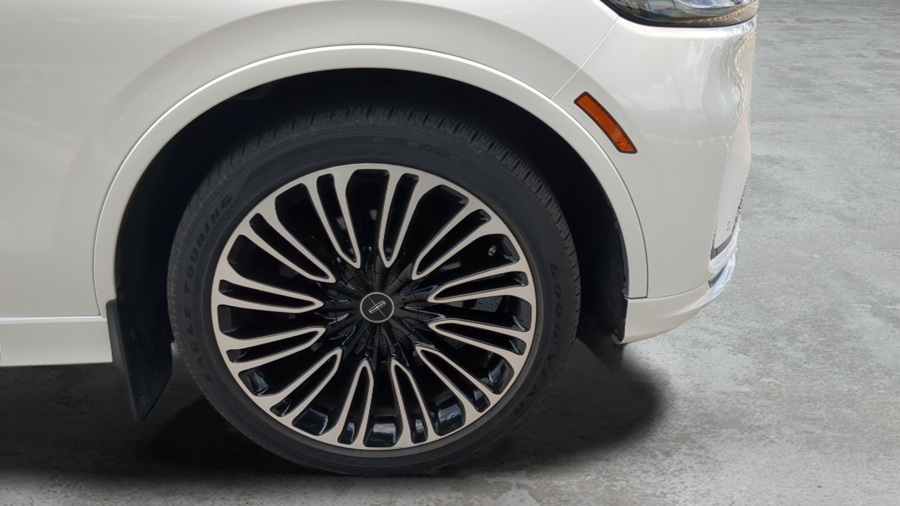 Used 2025 Lincoln Aviator Black Label AWD/4WD image 26