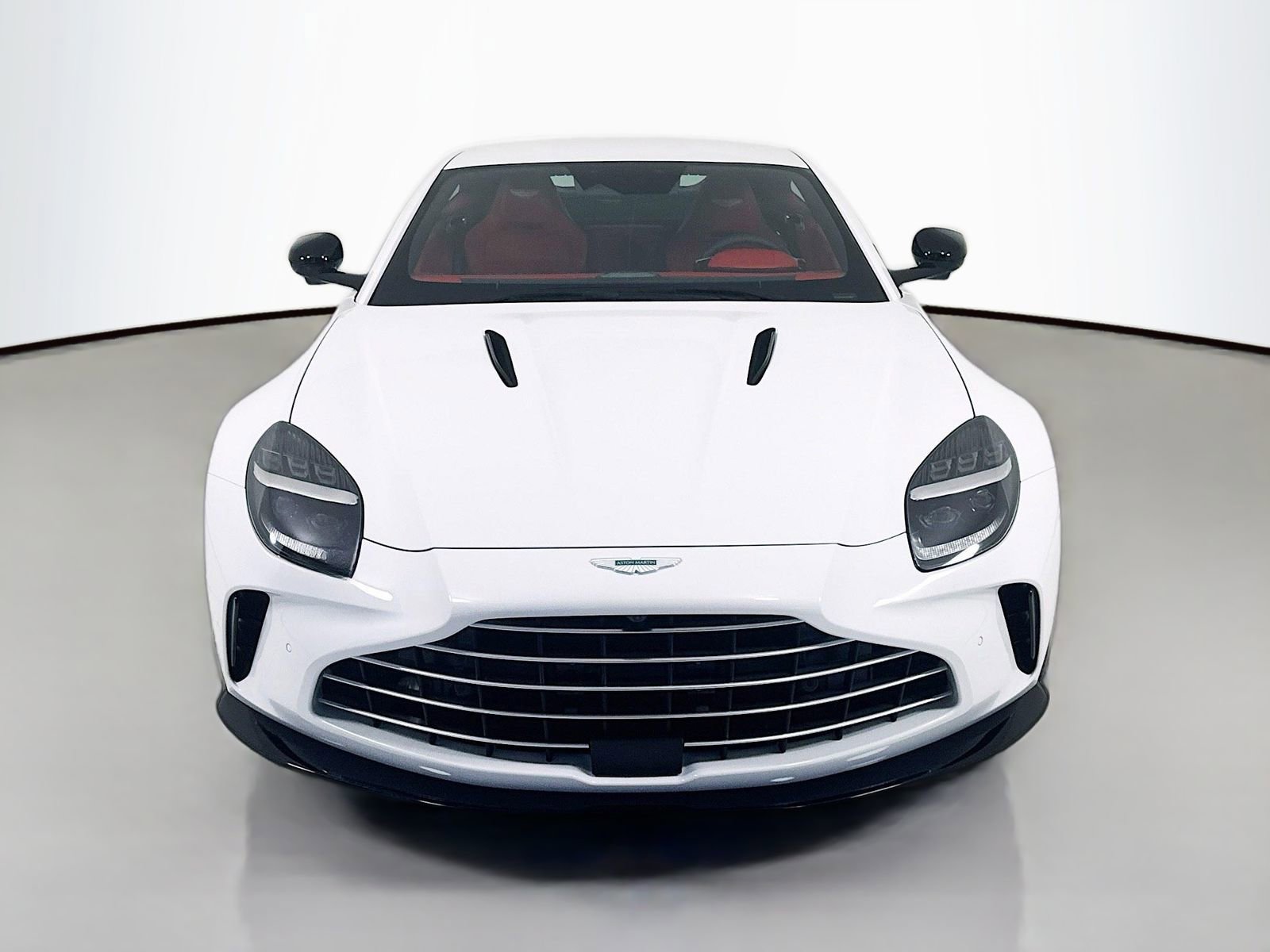 Used 2026 Aston Martin V8 Vantage S RWD image 2