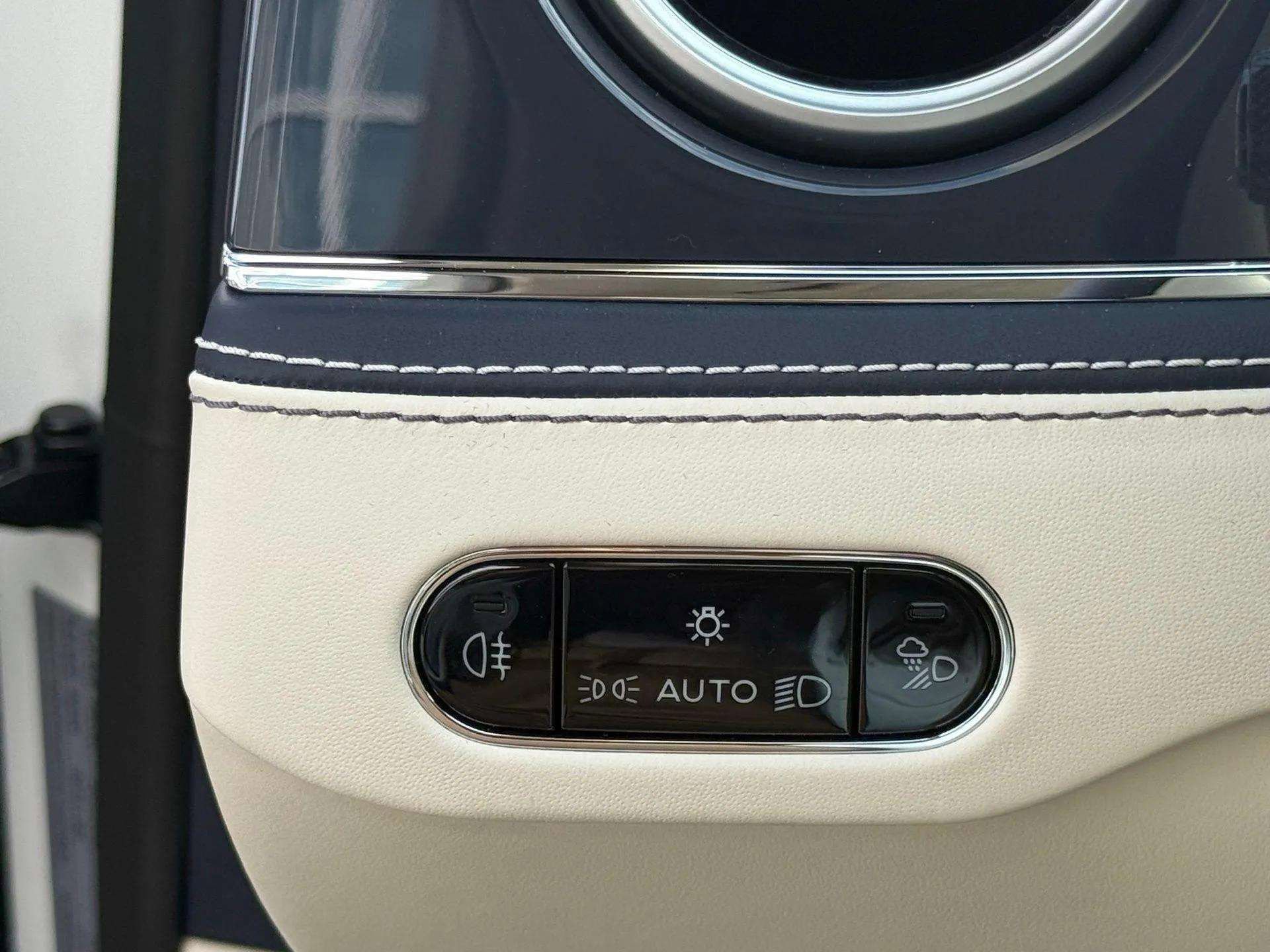 New 2026 Bentley Flying Spur Plug-In Hybrid image 37