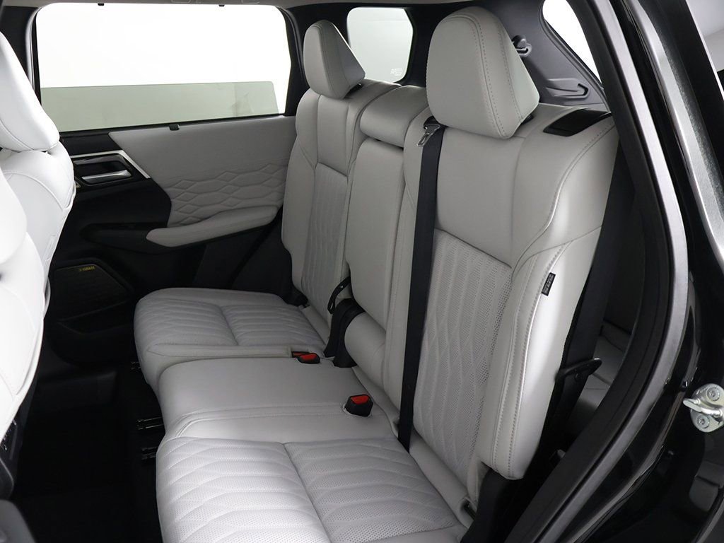 New 2025 Mitsubishi Outlander SEL image 37