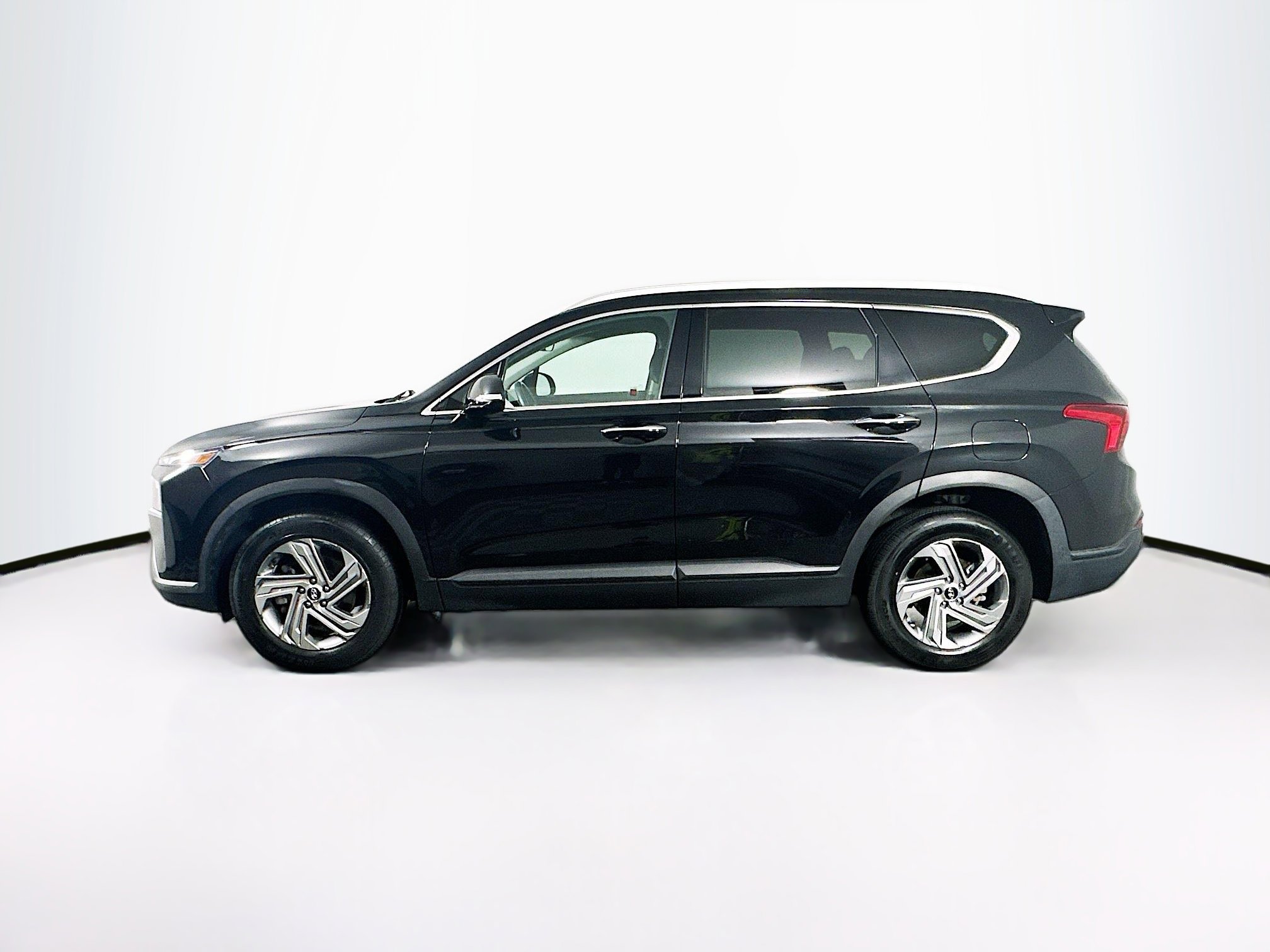 Used 2023 Hyundai Santa Fe SEL image 4