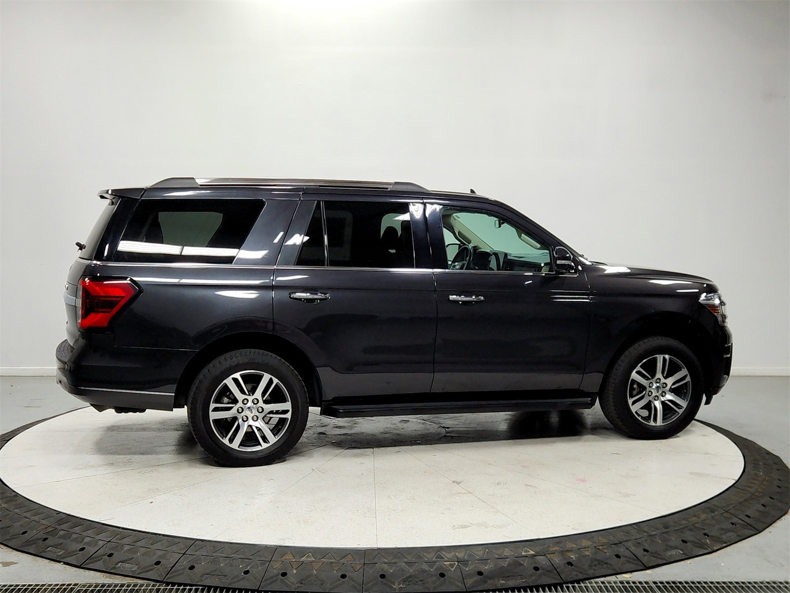 Used 2024 Ford Expedition Limited image 8