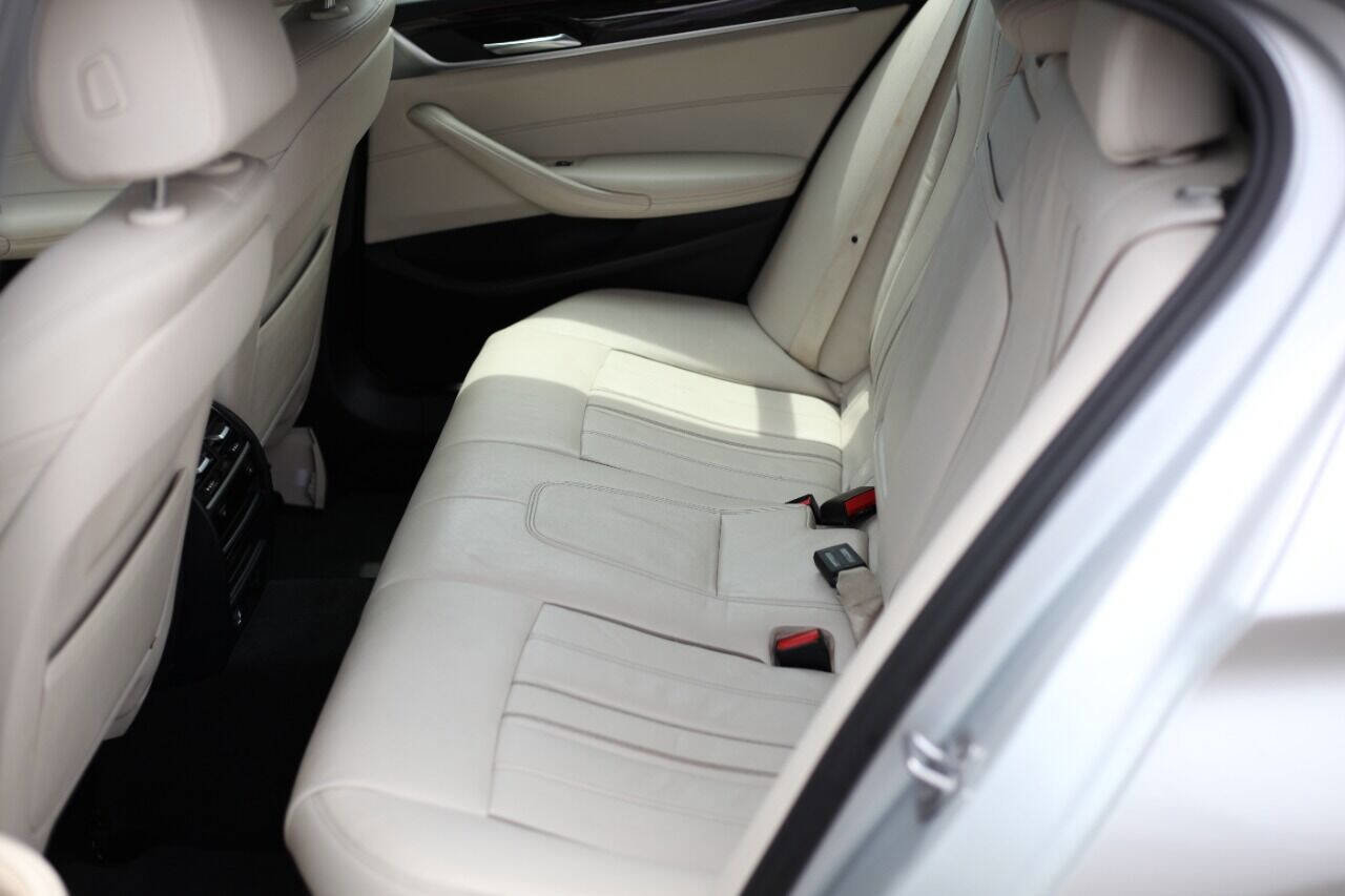 Used 2017 BMW 540i xDrive image 21