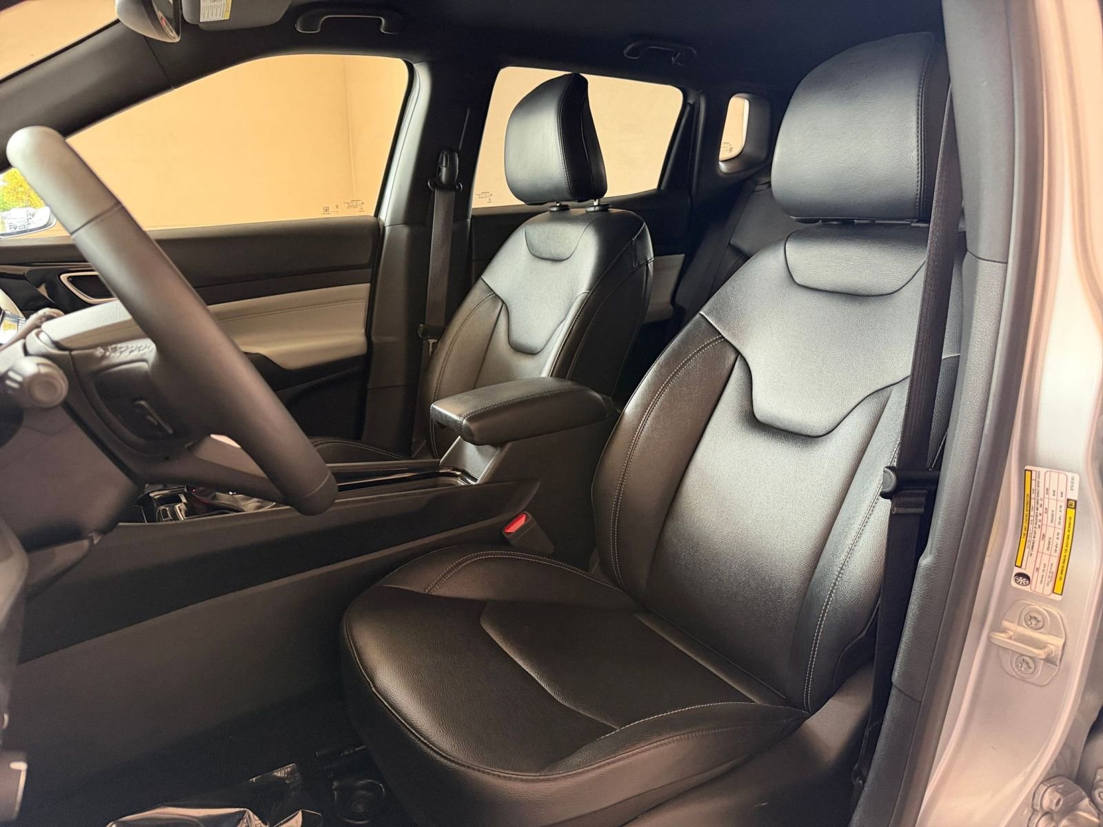Used 2025 Jeep Compass Limited AWD/4WD image 22