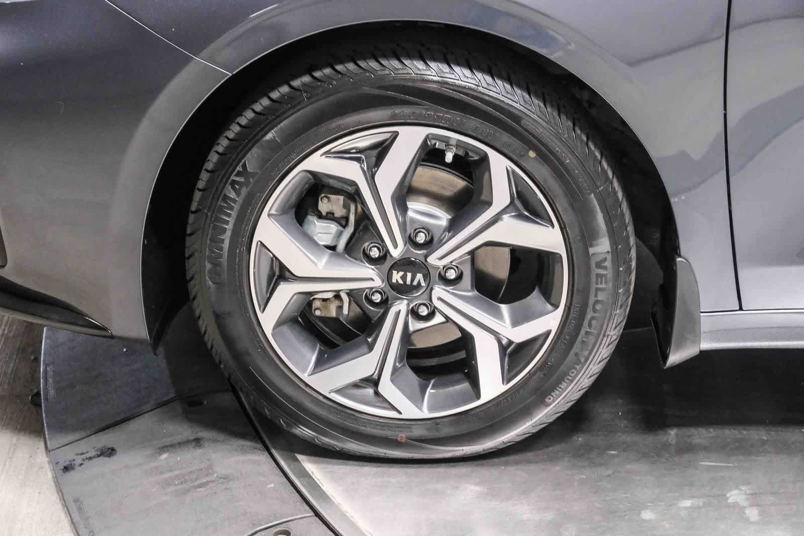 Used 2020 Kia Forte LXS FWD image 10