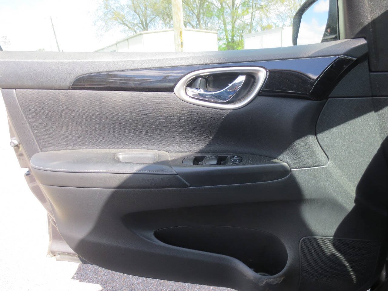 Used 2019 Nissan Sentra SV FWD image 11