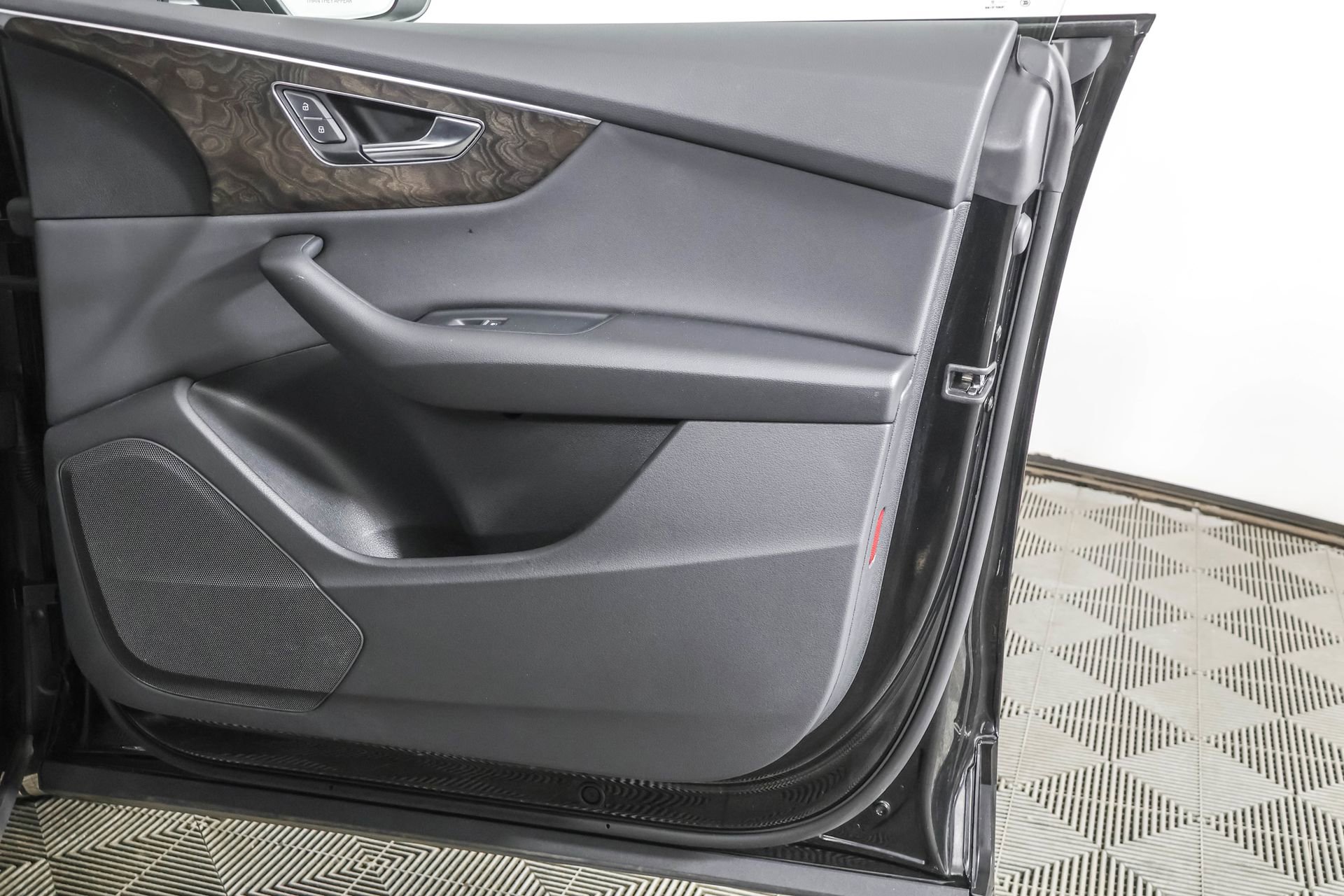 Used 2022 Audi Q8 Premium image 49