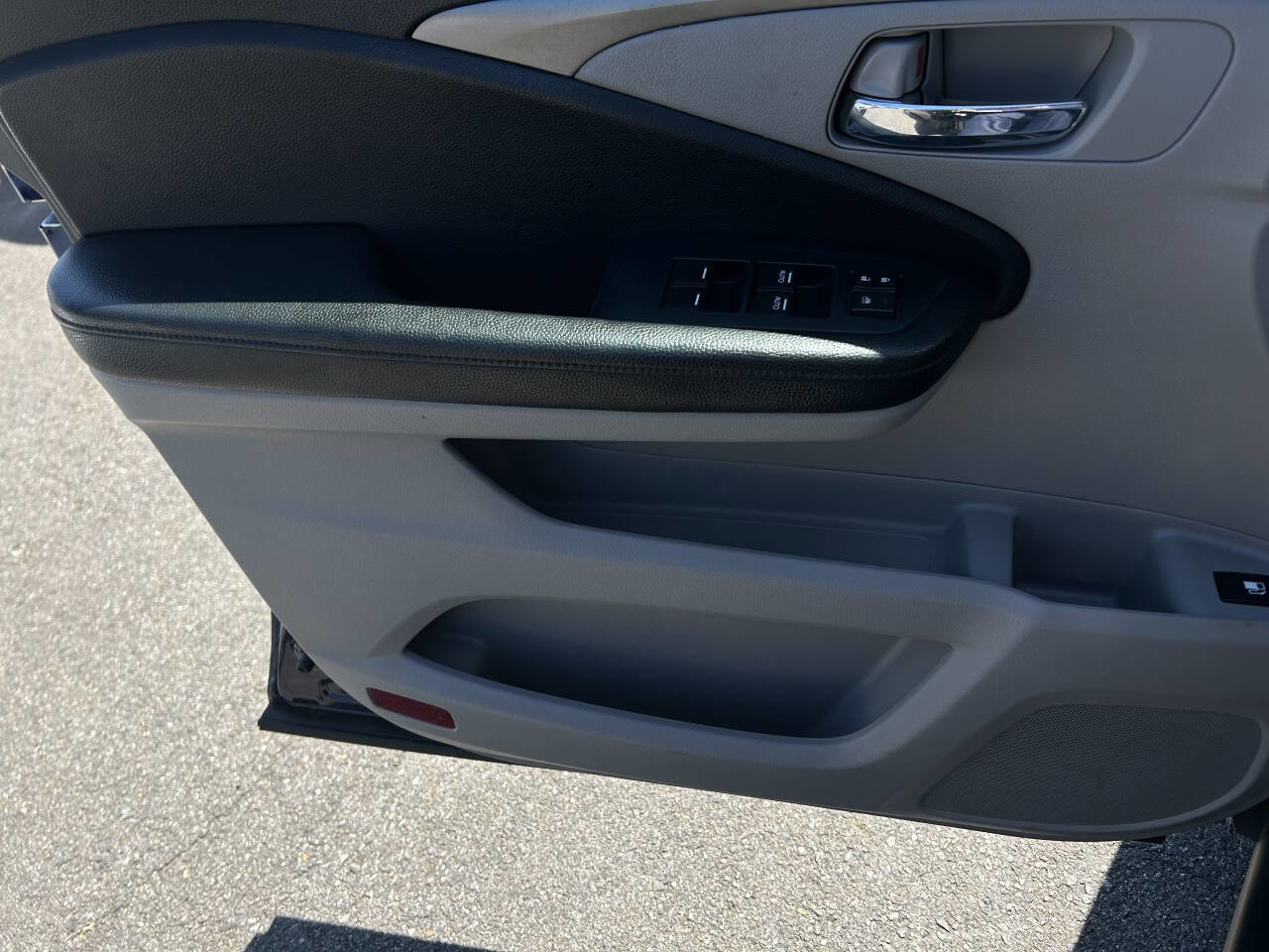 Used 2019 Honda Pilot LX image 18