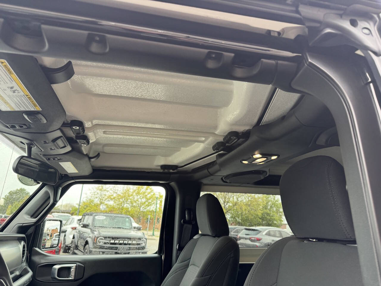 Used 2023 Jeep Wrangler 4WD Willys image 17