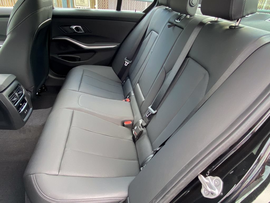 New 2026 BMW 330i xDrive Sedan w/ Premium Package AWD/4WD image 28