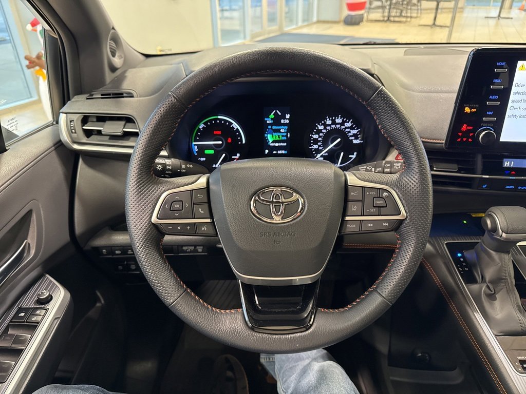 Used 2022 Toyota Sienna XSE image 25