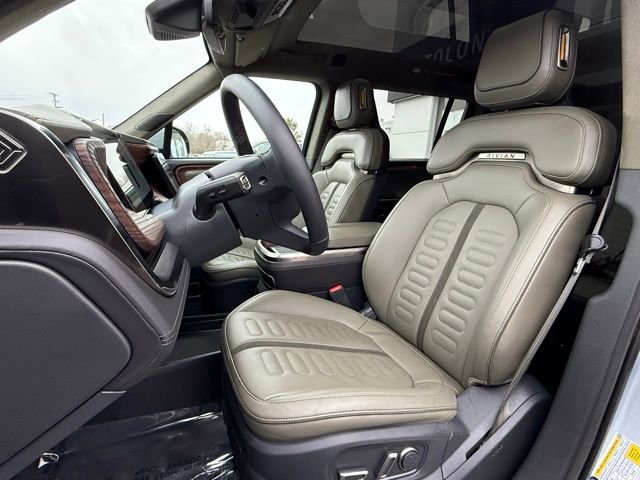 Used 2023 Rivian R1S Adventure image 11