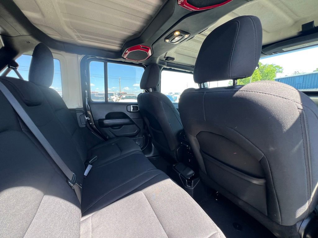 Used 2019 Jeep Wrangler Unlimited Sahara AWD/4WD image 15