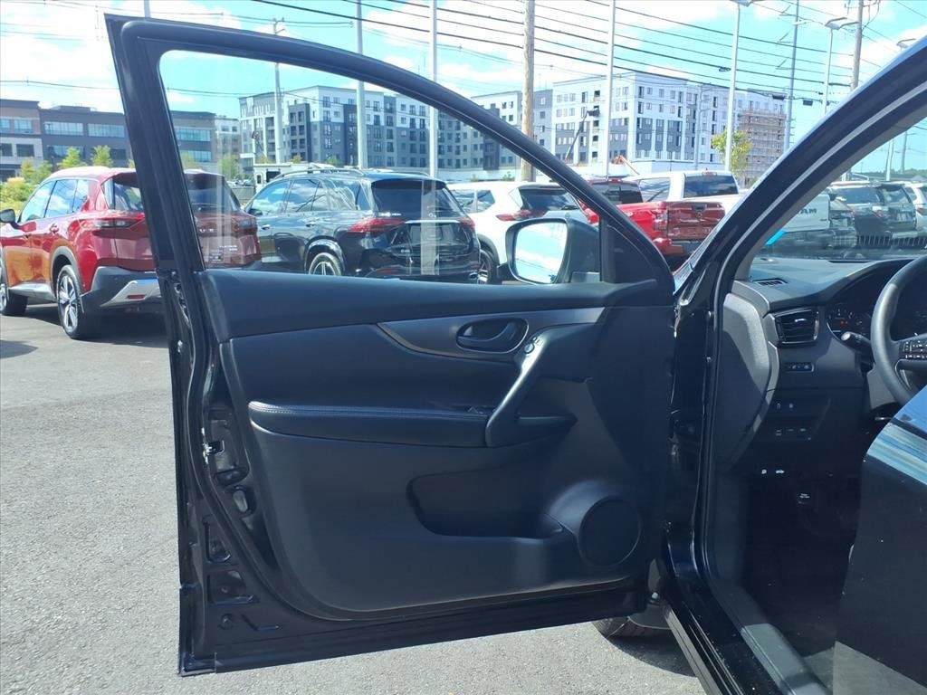 Used 2022 Nissan Rogue Sport S image 12