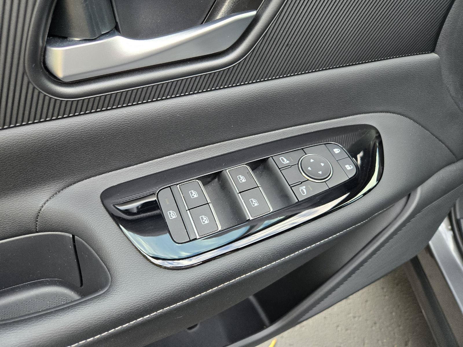 Used 2025 Nissan Murano SV AWD/4WD image 15