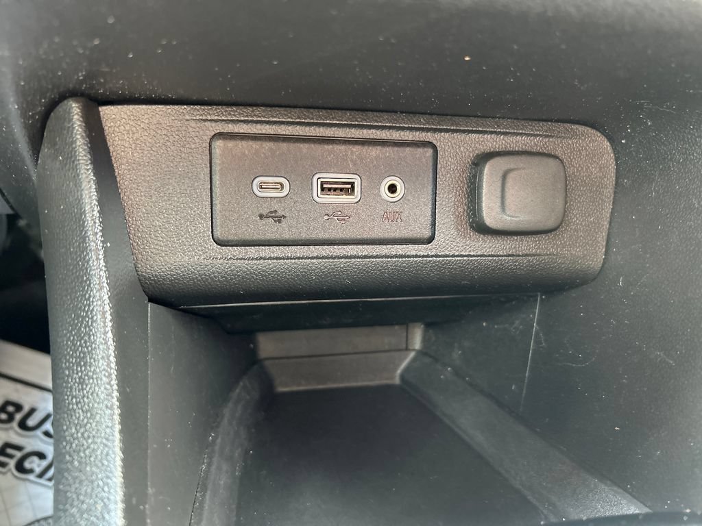 Used 2022 Buick Encore GX Preferred w/ Sport Touring Package FWD image 28