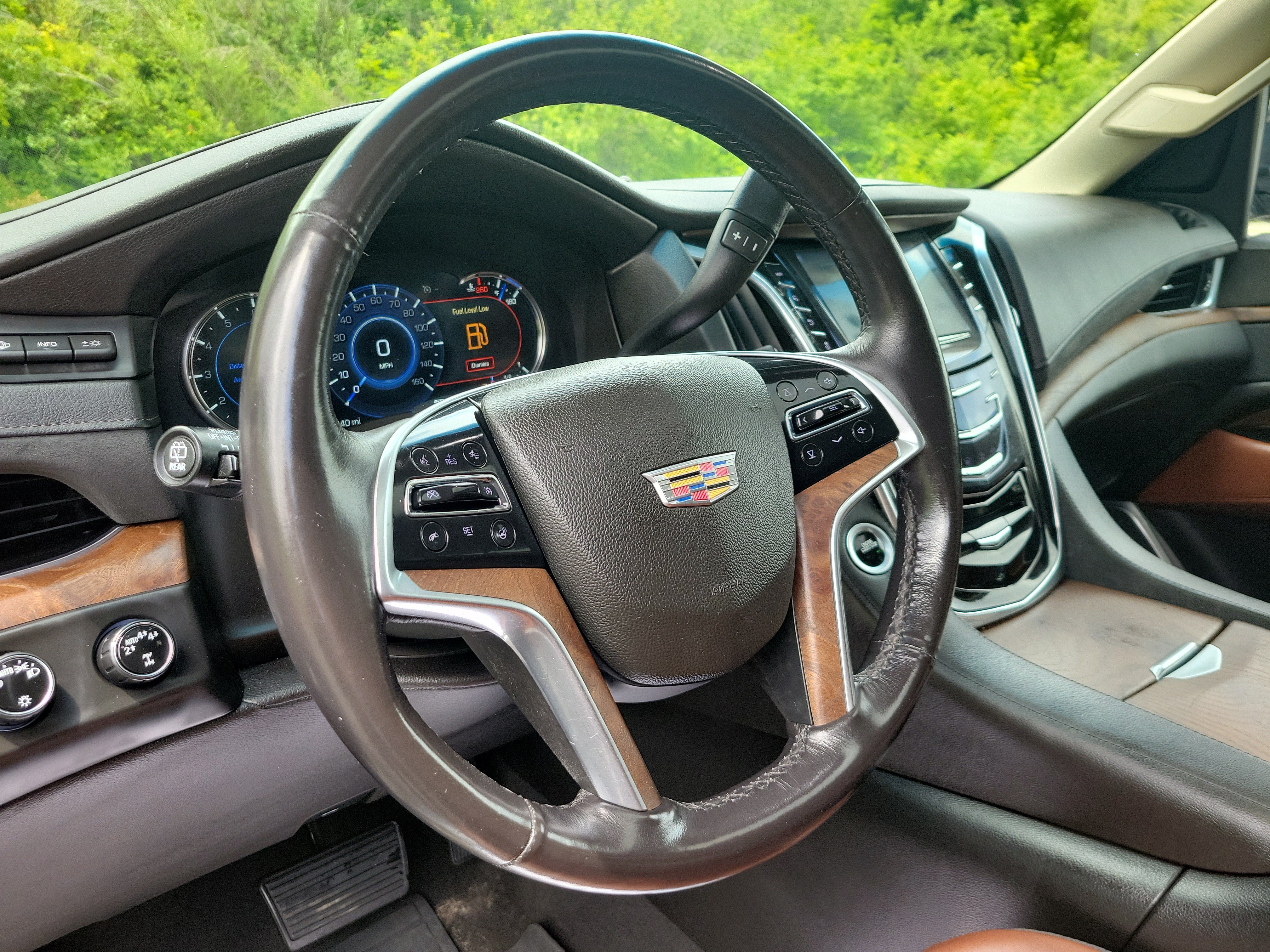 Used 2018 Cadillac Escalade Luxury AWD/4WD image 22
