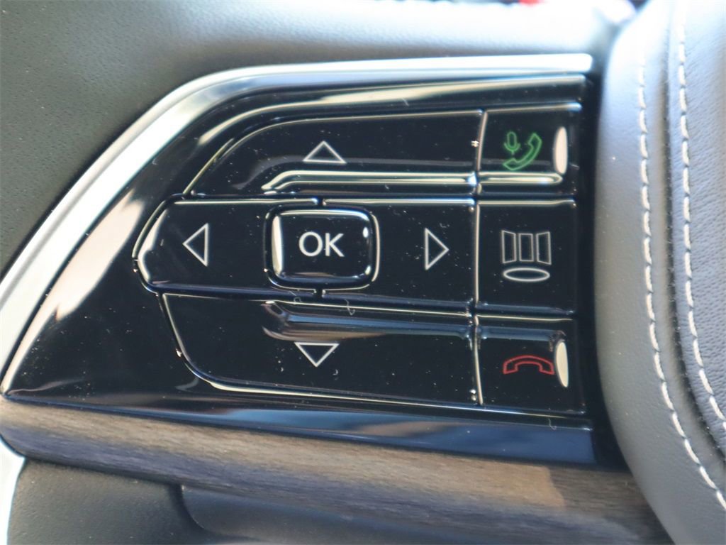 New 2023 Jeep Grand Cherokee Overland w/ Luxury Tech Group IV AWD/4WD image 11