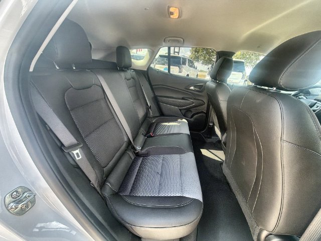 Used 2025 Chevrolet Trax LT FWD image 25