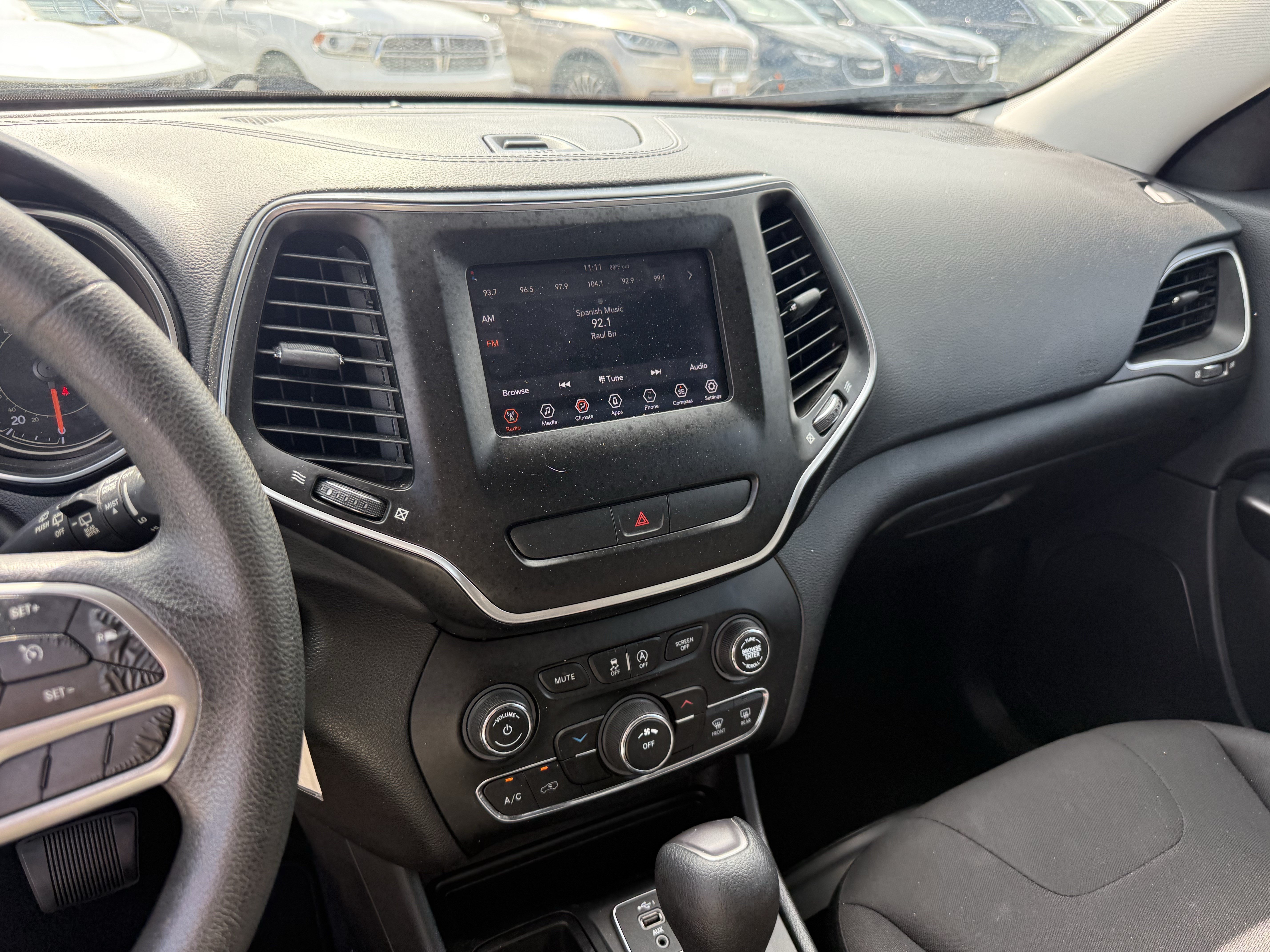 Used 2019 Jeep Cherokee Latitude w/ Popular Appearance Group FWD image 19