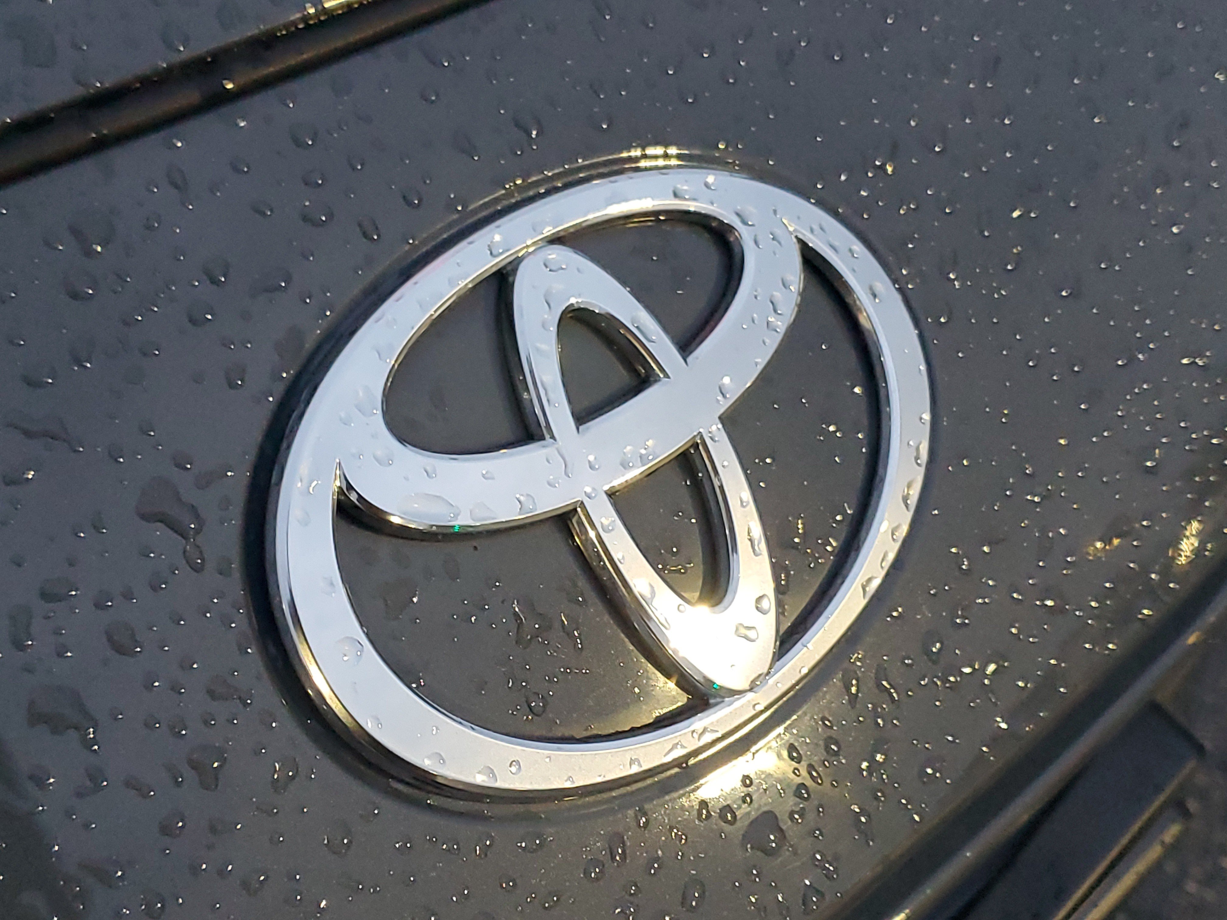 Certified 2024 Toyota Prius LE FWD image 6