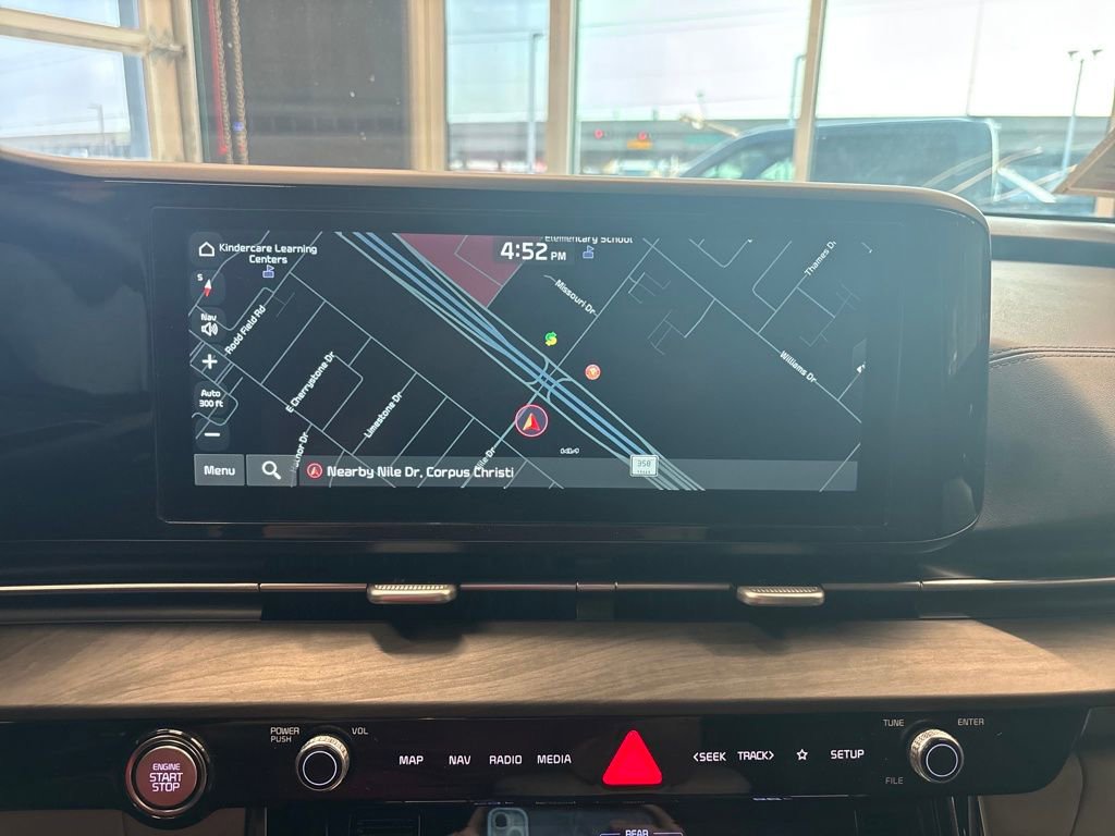 Certified 2022 Kia Carnival EX image 27