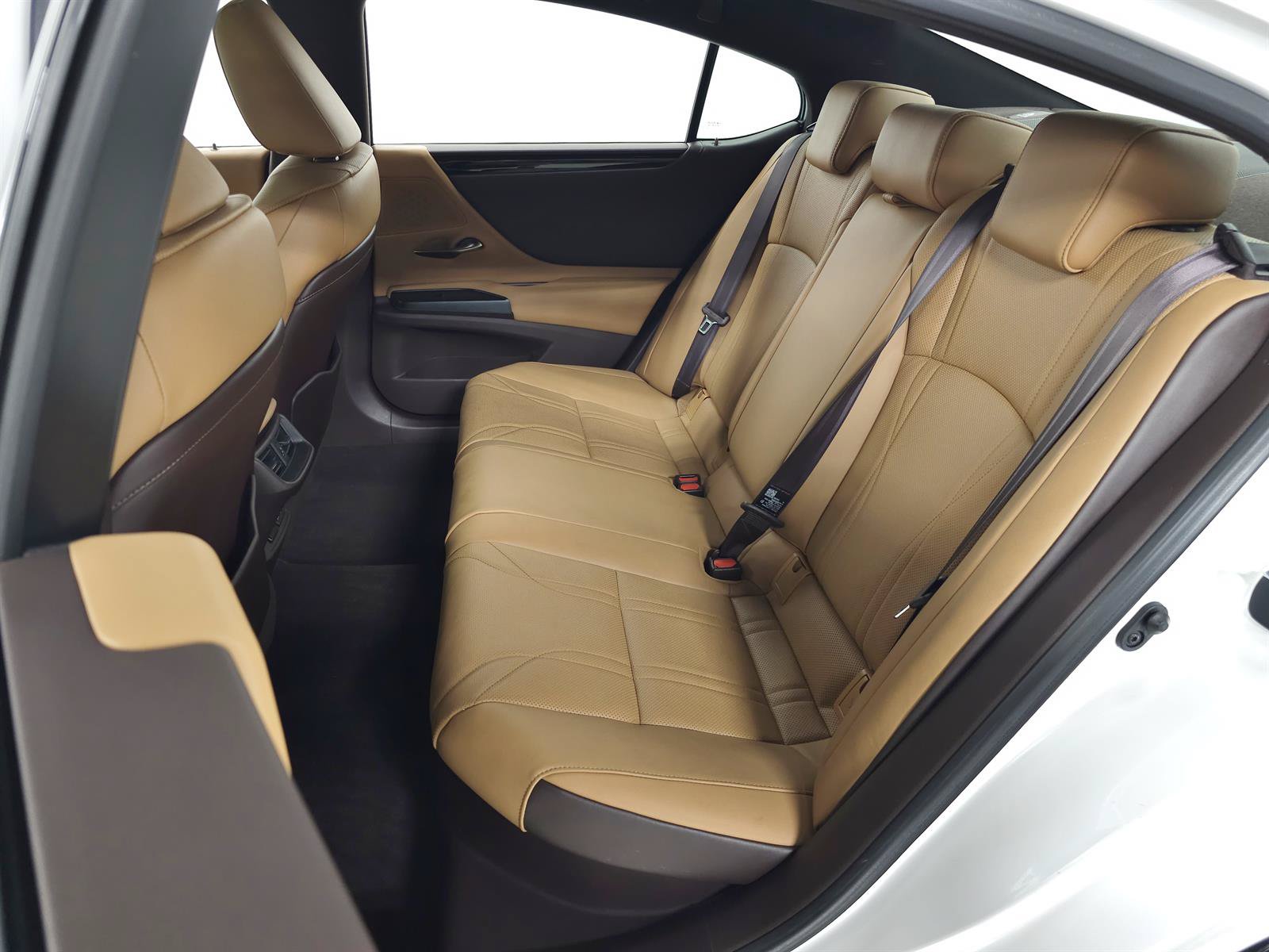 Used 2020 Lexus ES 300h w/ Accessory Package 2 FWD image 32