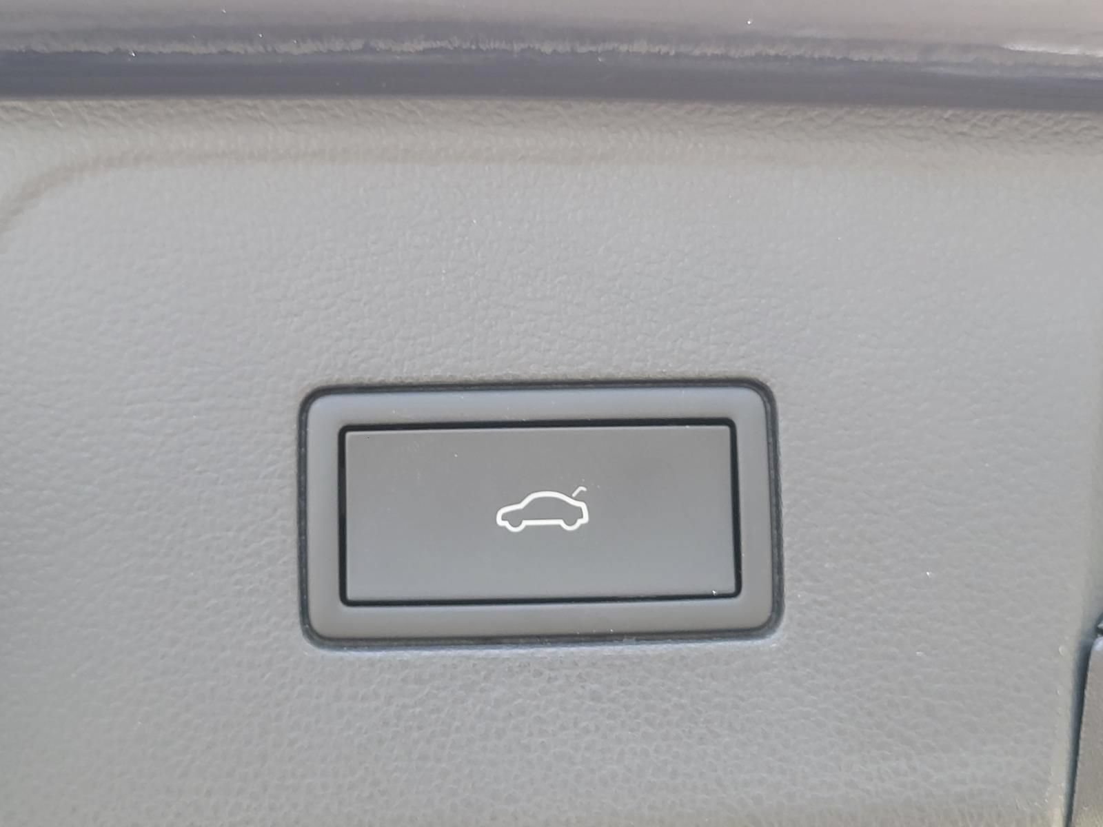 Used 2024 Volkswagen Atlas SE FWD image 16