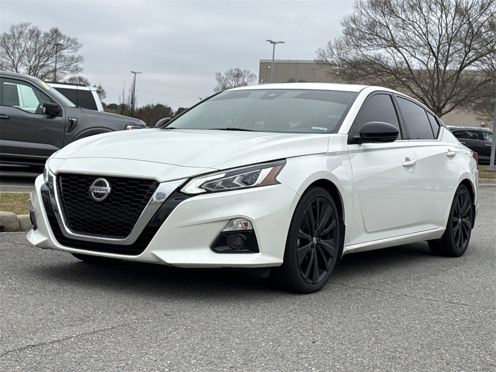 Used 2022 Nissan Altima 2.5 SR w/ Midnight Edition Package image 4