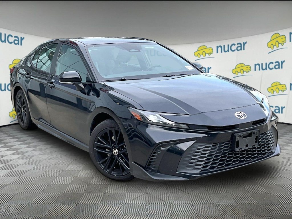 Used 2025 Toyota Camry SE FWD image 1