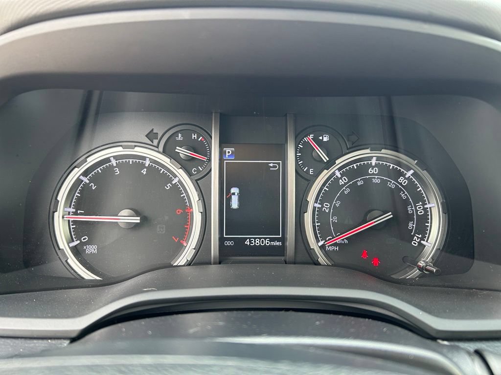 Used 2021 Toyota 4Runner Venture w/ Moonroof Package AWD/4WD image 14