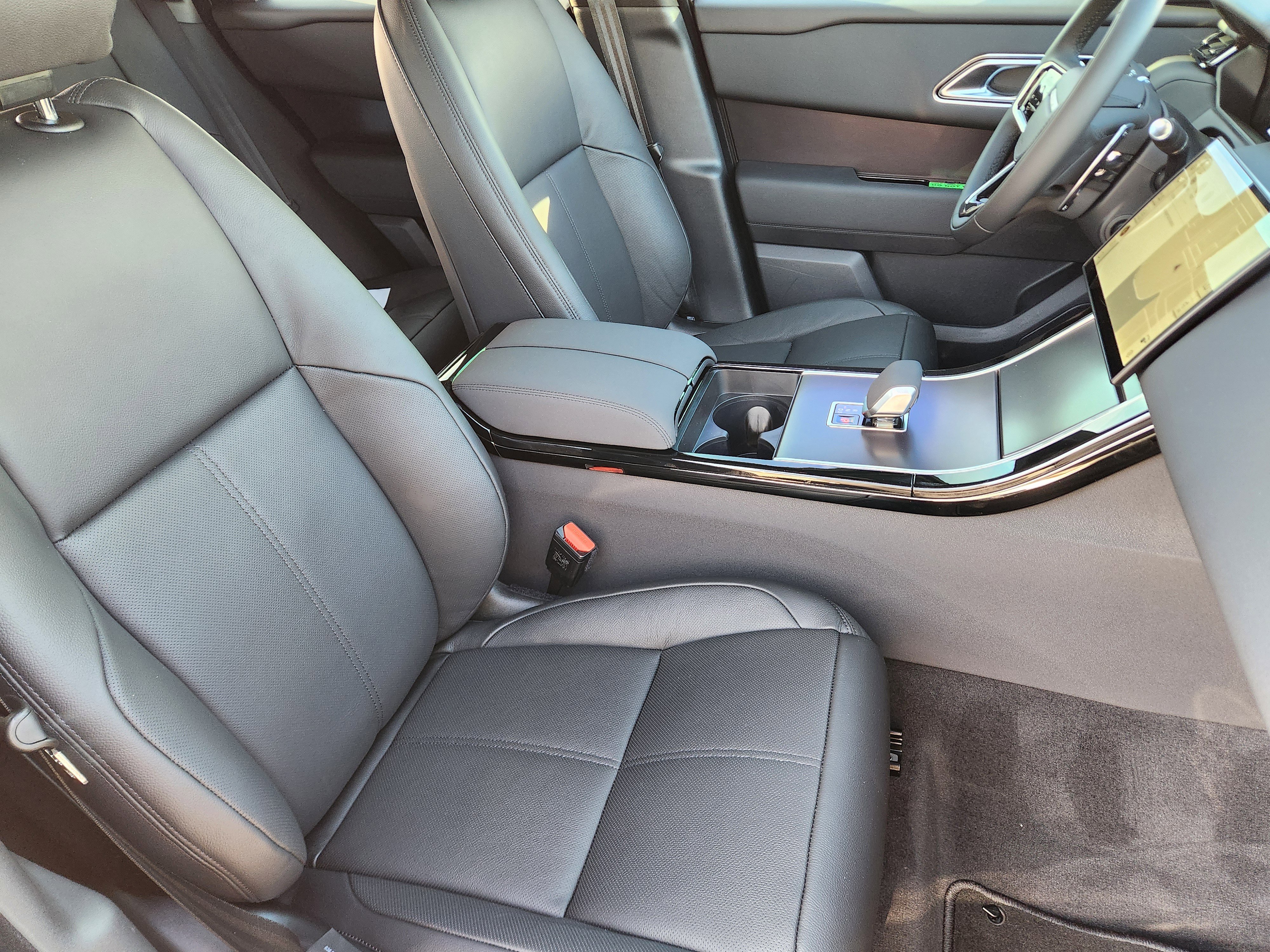 New 2026 Land Rover Range Rover Velar Dynamic SE image 14