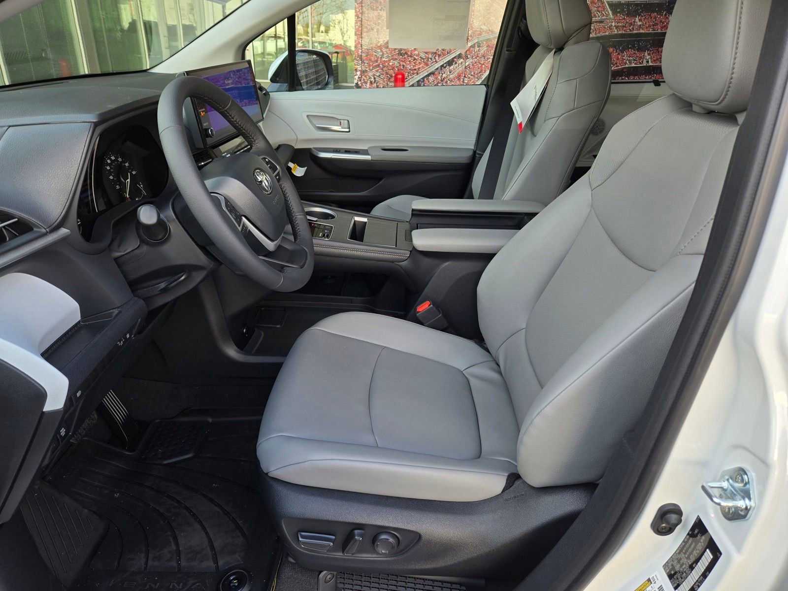 Certified 2026 Toyota Sienna XLE image 16