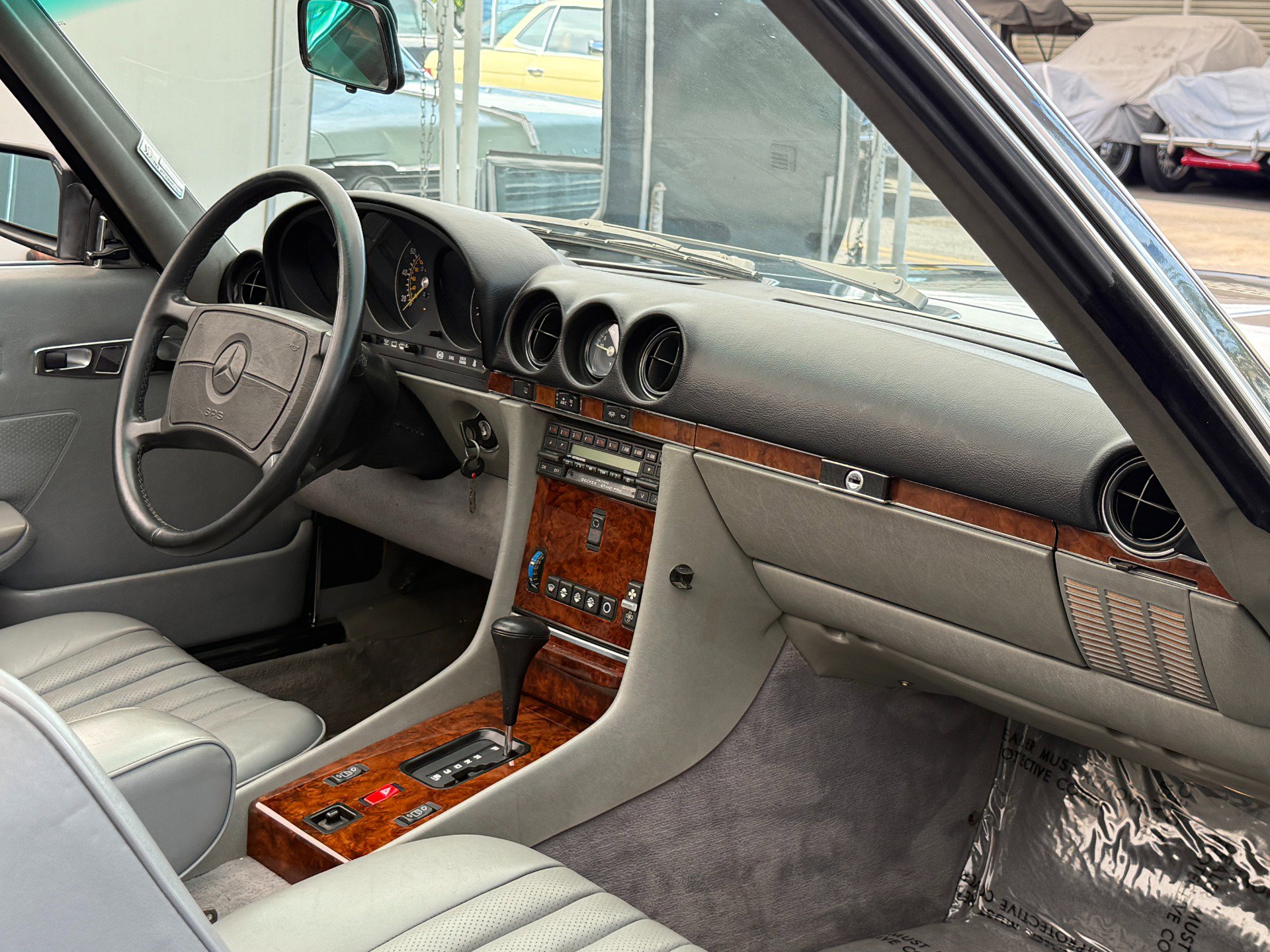 Used 1988 Mercedes-Benz 560 SL image 24