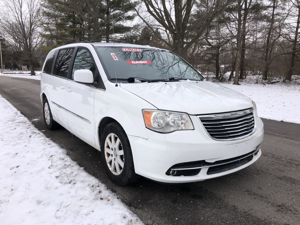 Used 2014 Chrysler Town & Country Touring image 4