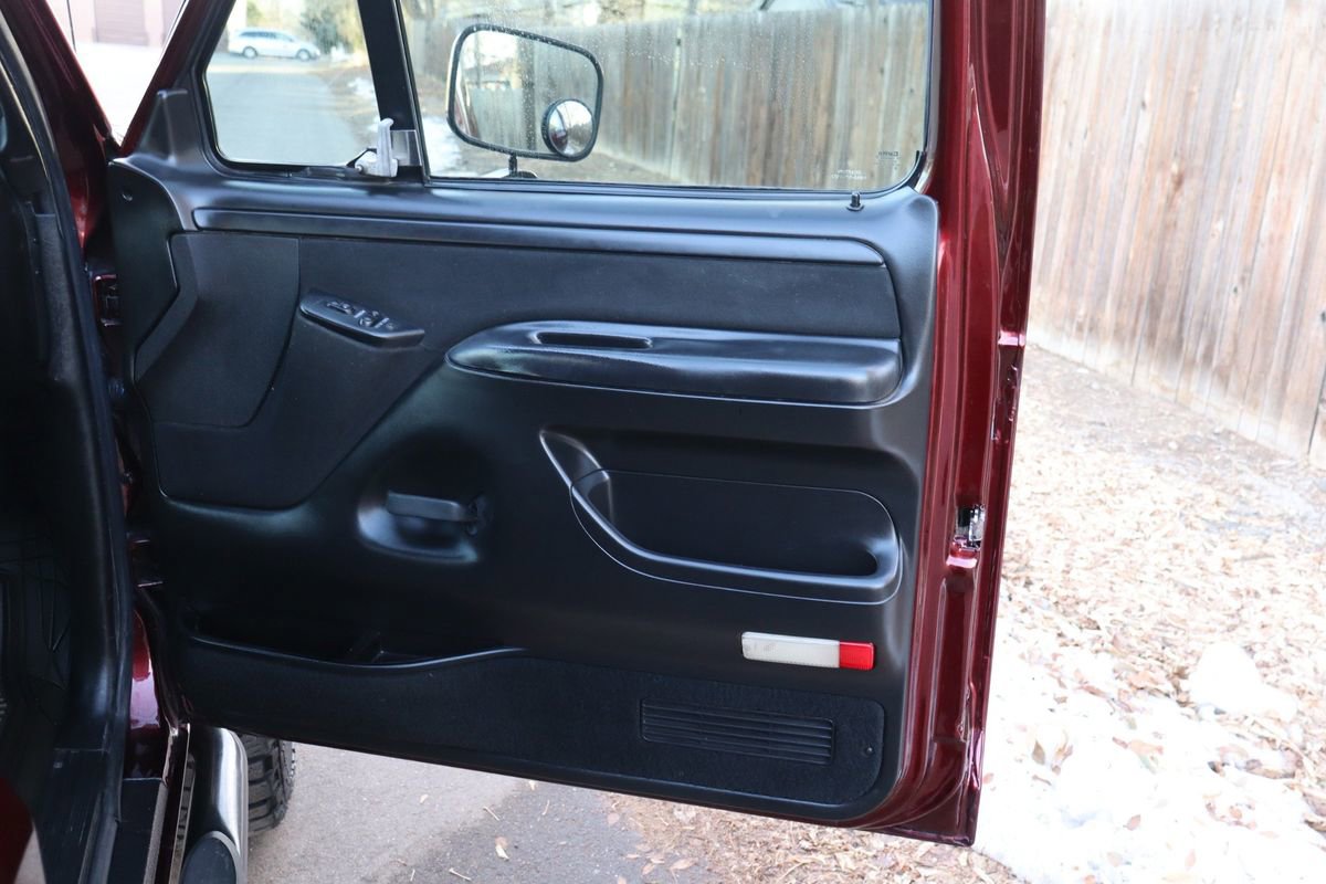 Used 1993 Ford Bronco XLT image 23