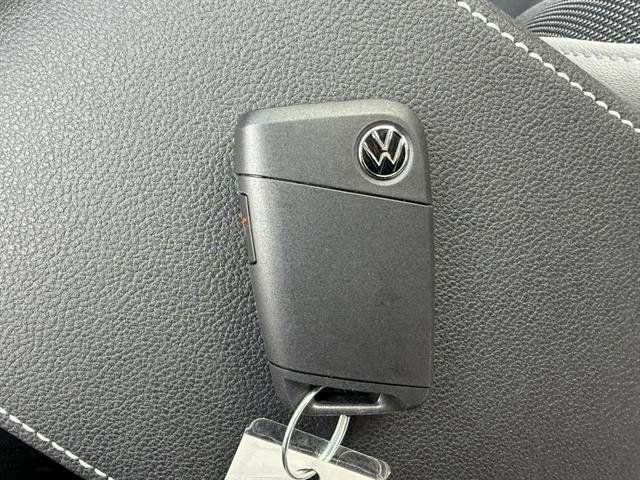 New 2025 Volkswagen Taos SE image 30