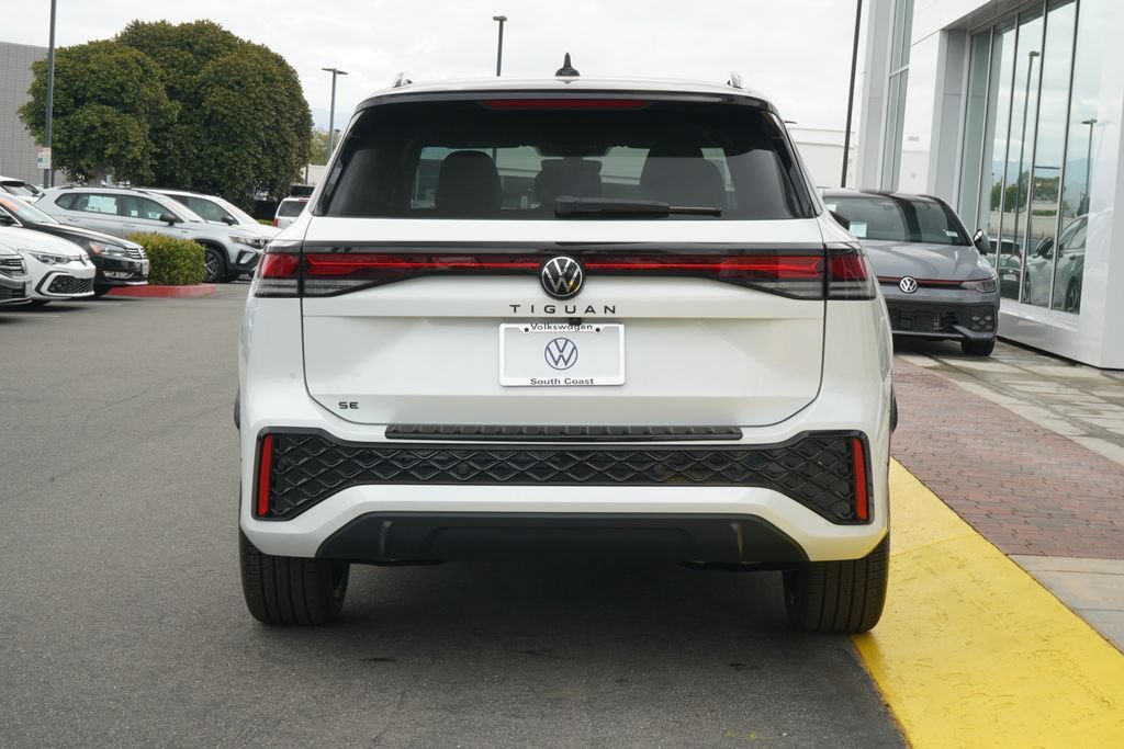 New 2026 Volkswagen Tiguan SE R-Line FWD image 4