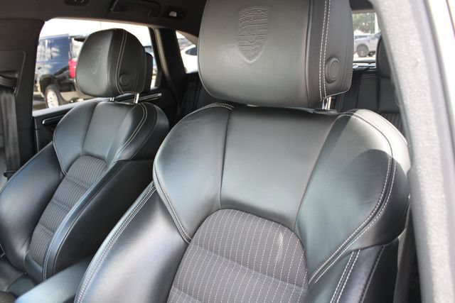 Used 2023 Porsche Macan Turbo AWD/4WD image 5