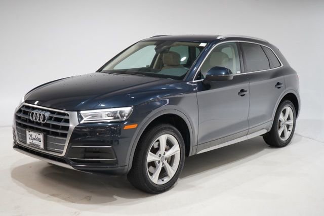 Used 2020 Audi Q5 2.0T Premium w/ Convenience Package image 3