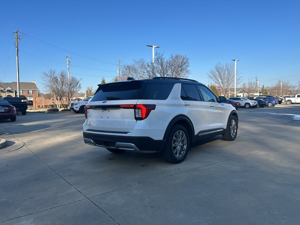 Used 2025 Ford Explorer Platinum image 3