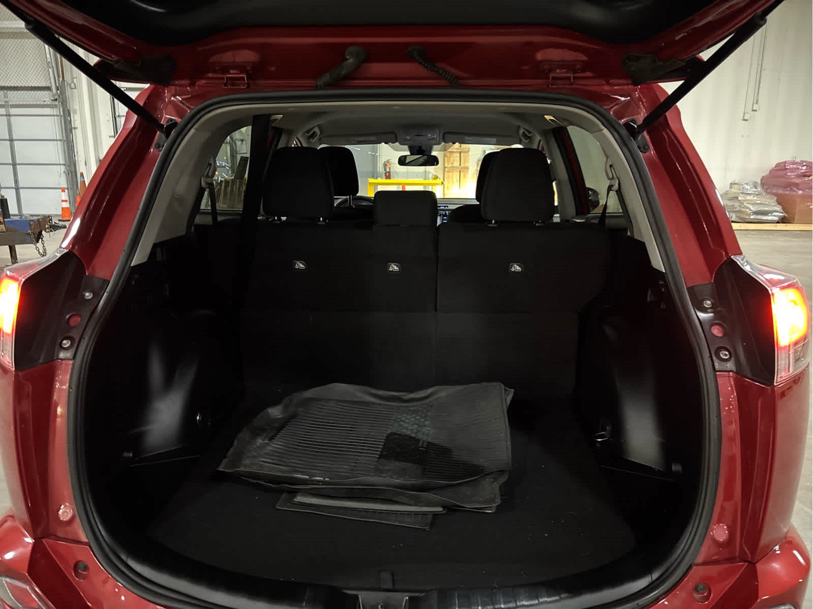 Certified 2017 Toyota RAV4 LE w/ Carpet Mat Package FWD image 7