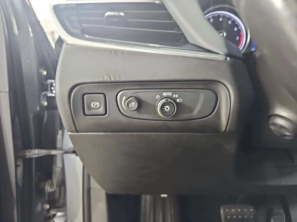 Used 2020 Buick Enclave Premium w/ Sun and Sites Package AWD/4WD image 32