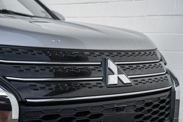 Used 2022 Mitsubishi Outlander ES image 9